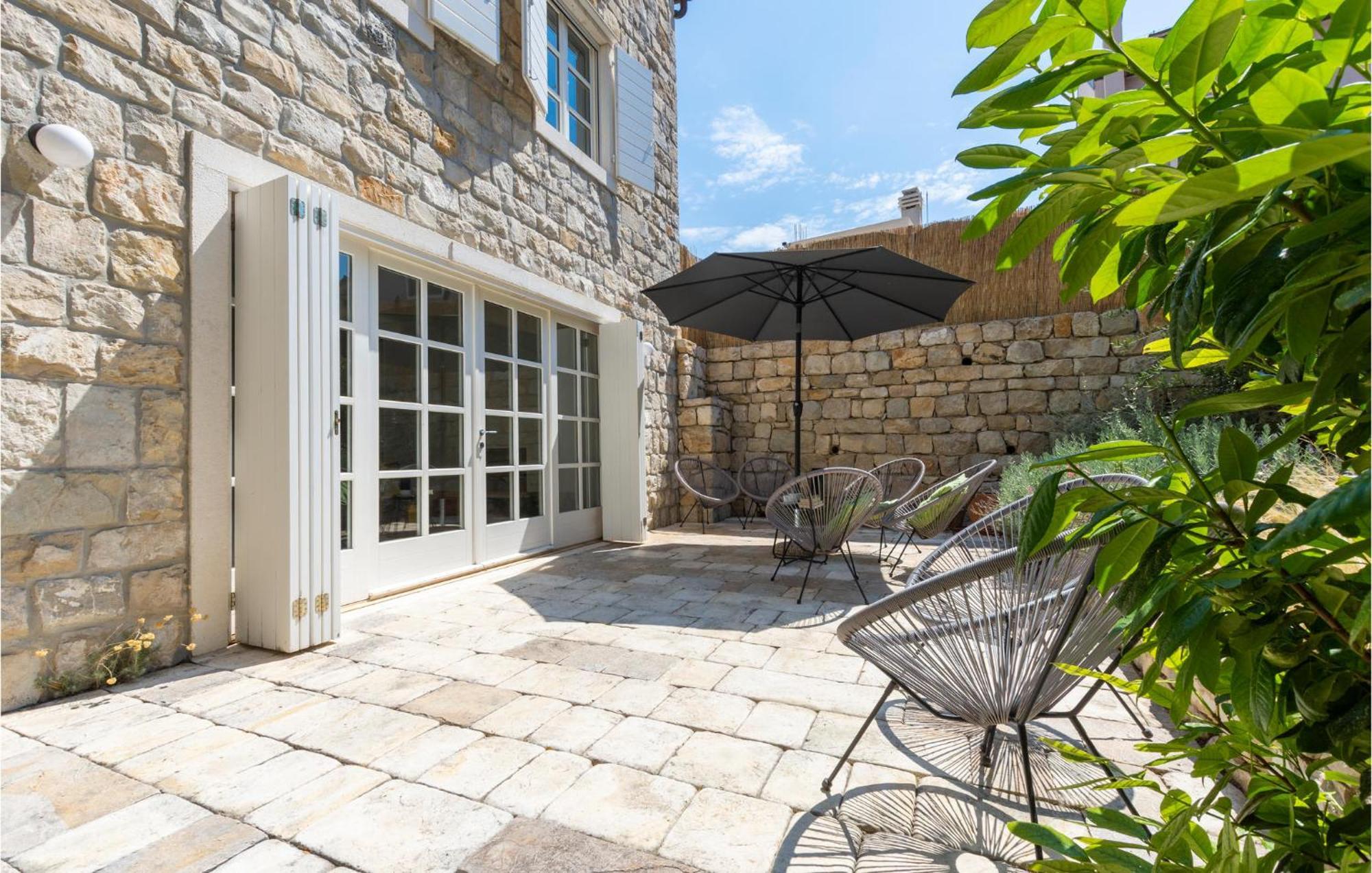 Stunning Home In Split With Outdoor Swimming Pool Екстериор снимка