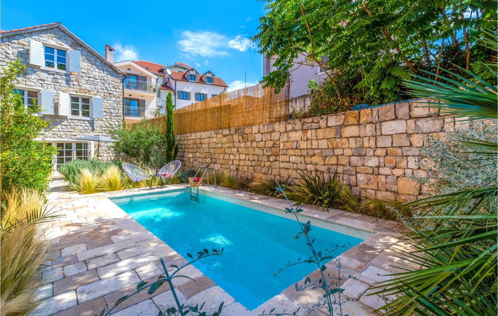 Stunning Home In Split With Outdoor Swimming Pool Екстериор снимка